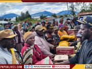 Disperindag Deiyai Salurkan Bantuan Sembako ke Distrik Bouwobado