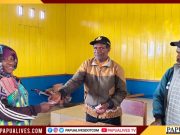 Disperindag Deiyai Bagikan Bantuan Uang Tunai Kepada Pelaku Usaha OAP